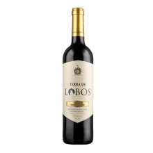 Terra de Lobos 2022: Bright ruby red wine, fruity with soft tannins.